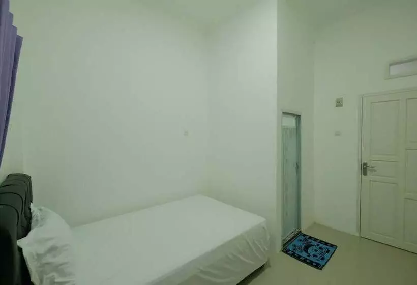 ホテル Oyo 93753 Rafira Losmen