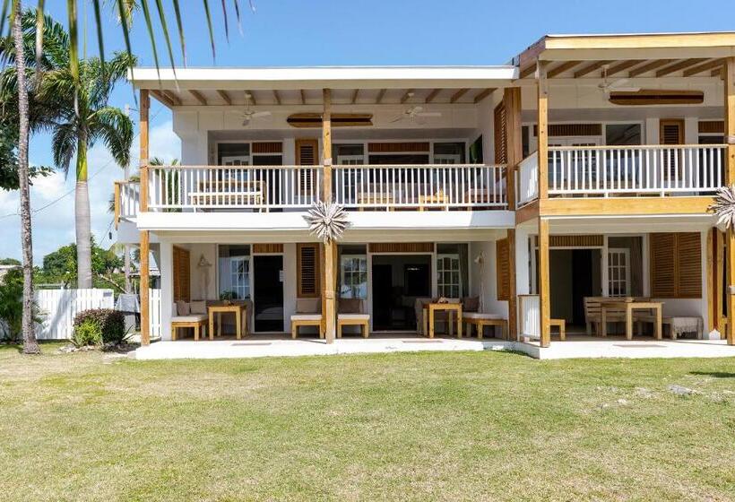 هتل Surfers Bay Resort