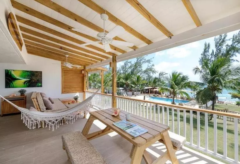 هتل Surfers Bay Resort