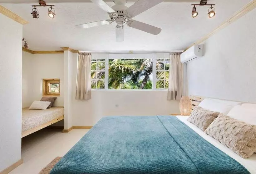 هتل Surfers Bay Resort