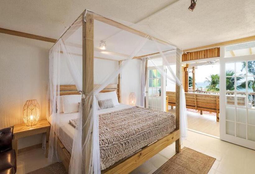 هتل Surfers Bay Resort