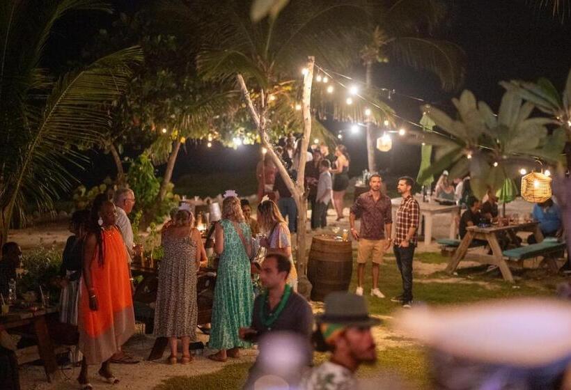 هتل Surfers Bay Resort