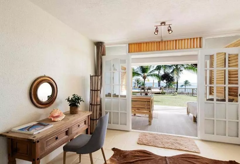 هتل Surfers Bay Resort