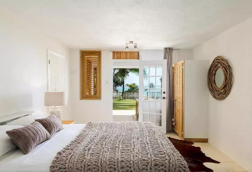 هتل Surfers Bay Resort