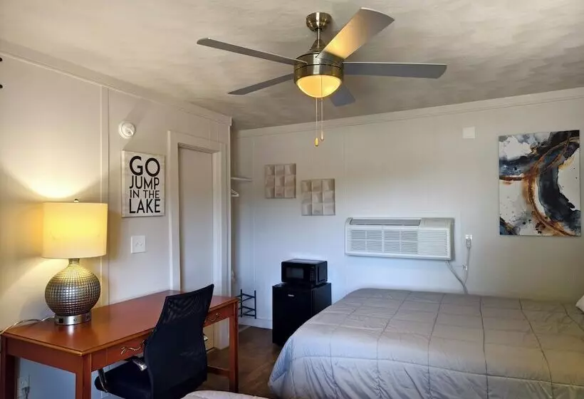 Hotelli Lake Hudson Inn