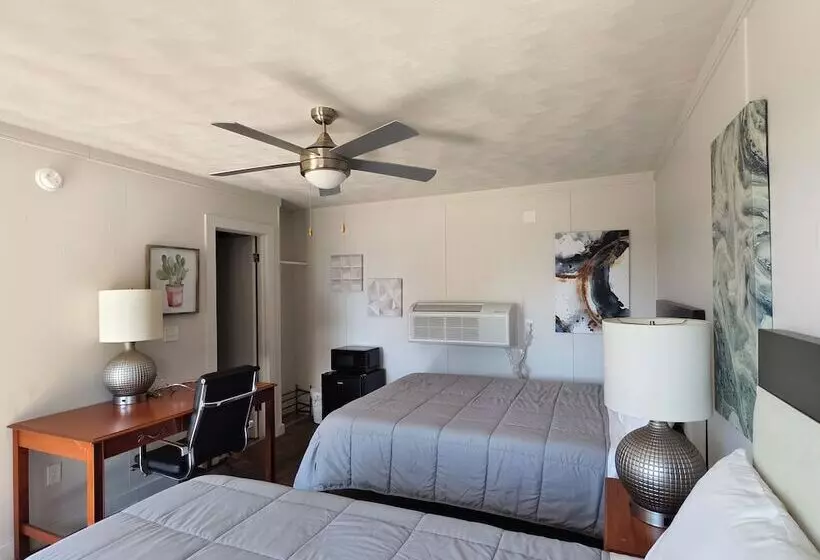 Hotelli Lake Hudson Inn