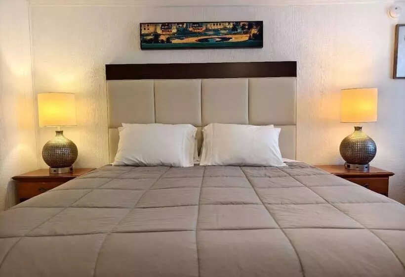 Hotelli Lake Hudson Inn