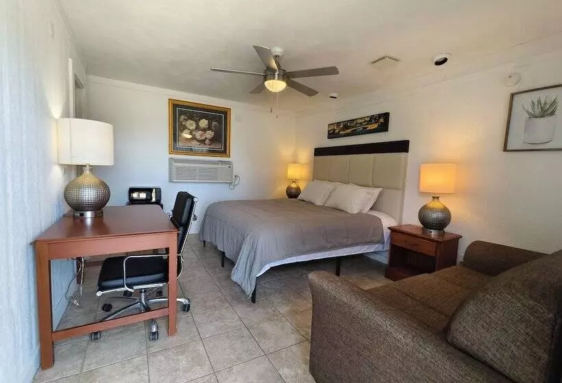 Hotelli Lake Hudson Inn