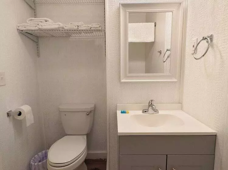 Hotelli Lake Hudson Inn