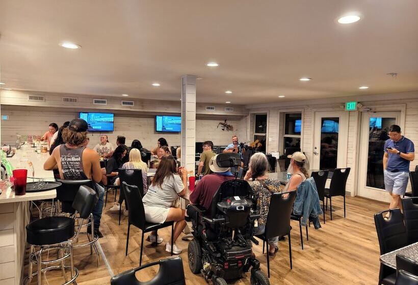 Hotelli Lake Hudson Inn