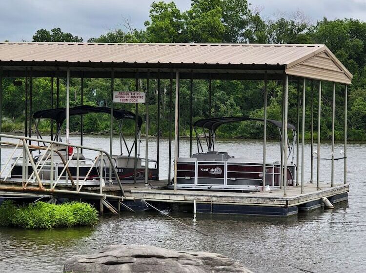 Отель Lake Hudson Inn