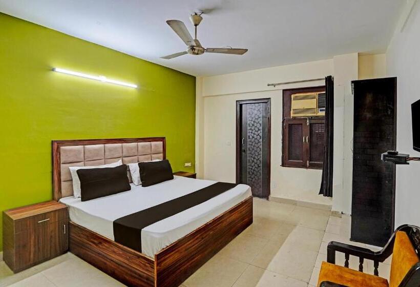 בית מלון כפרי Oyo Premium Stay