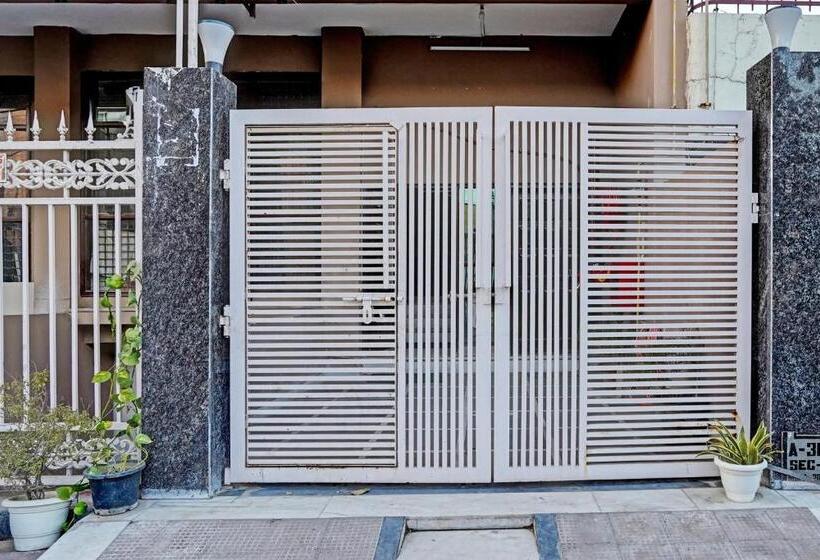 בית מלון כפרי Oyo Premium Stay