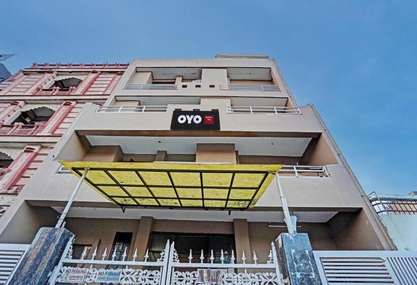 בית מלון כפרי Oyo Premium Stay