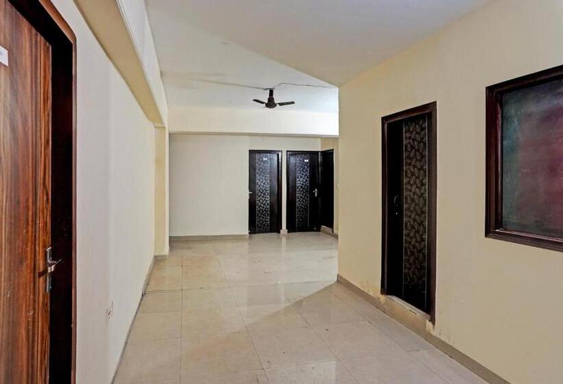 בית מלון כפרי Oyo Premium Stay