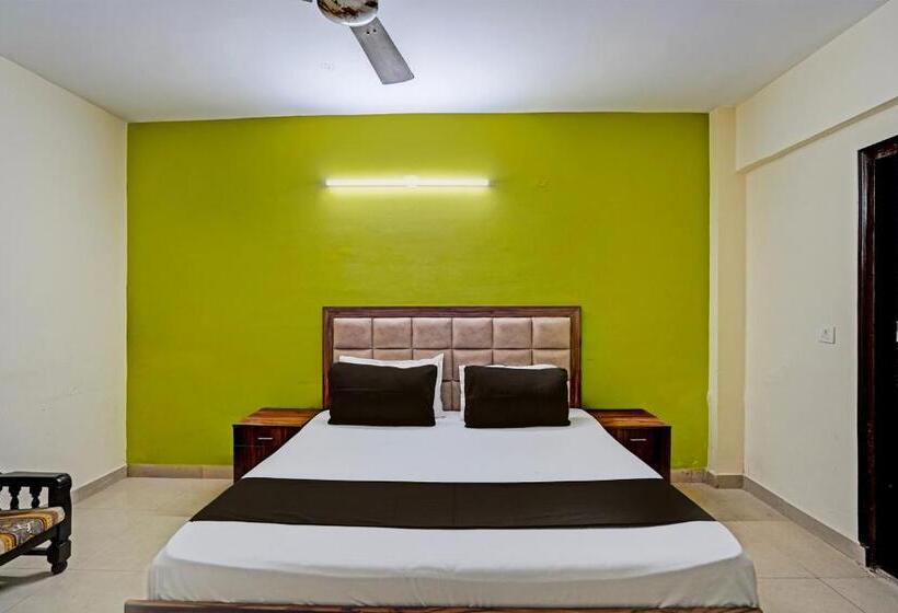 בית מלון כפרי Oyo Premium Stay