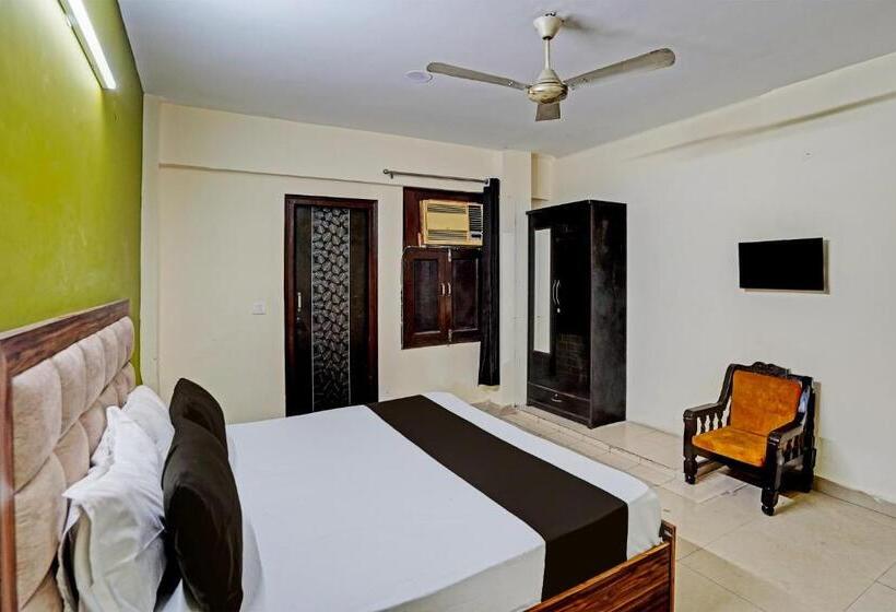 בית מלון כפרי Oyo Premium Stay