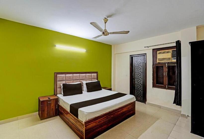 בית מלון כפרי Oyo Premium Stay