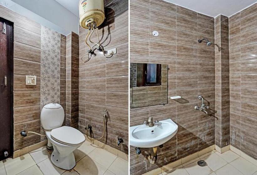 בית מלון כפרי Oyo Premium Stay