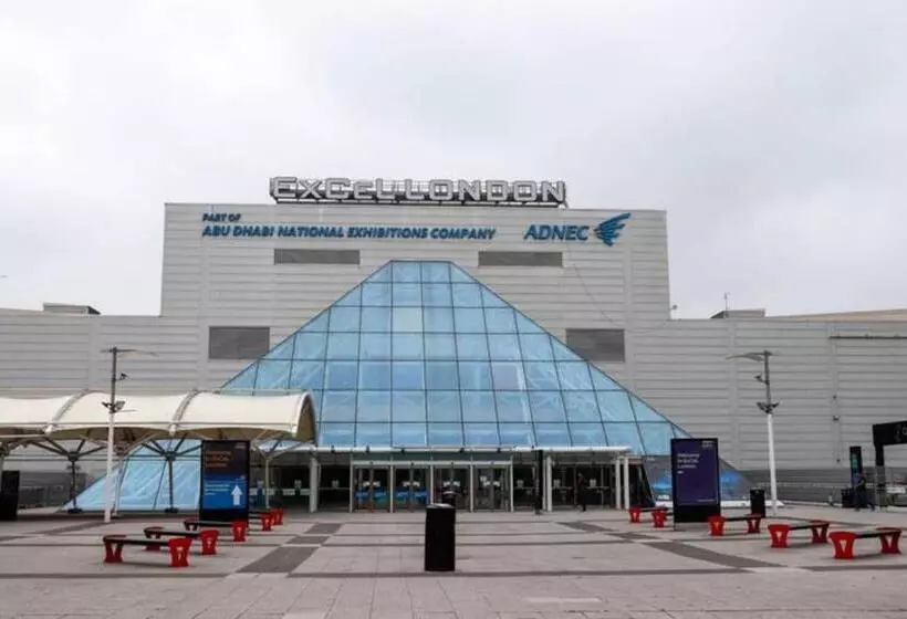 ペンション Room With Private Bathroom Royal Victoria Excel O2 Arena London