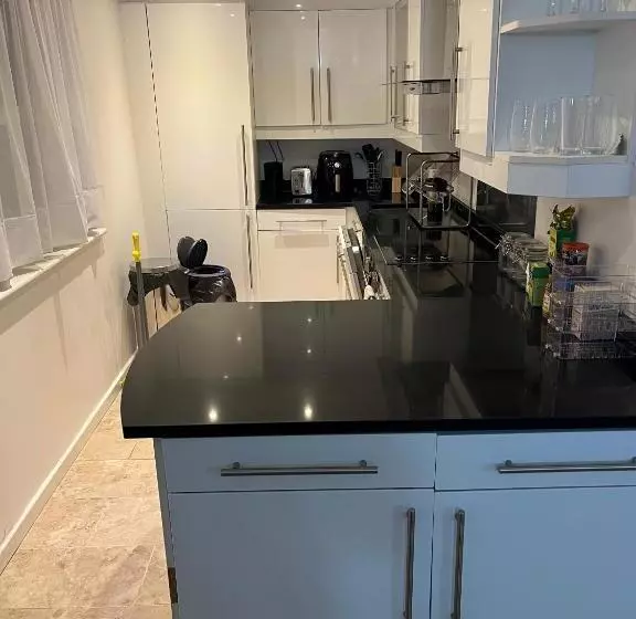 ペンション Room With Private Bathroom Royal Victoria Excel O2 Arena London