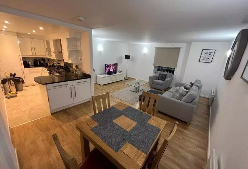 ペンション Room With Private Bathroom Royal Victoria Excel O2 Arena London