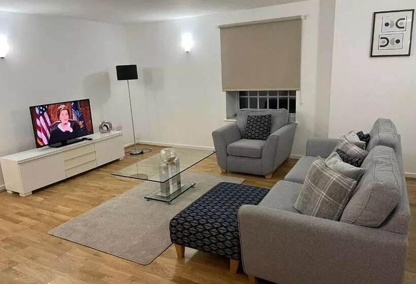 ペンション Room With Private Bathroom Royal Victoria Excel O2 Arena London