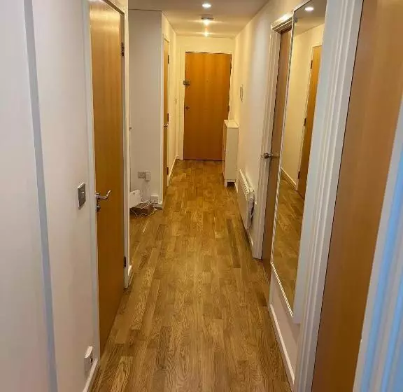 ペンション Room With Private Bathroom Royal Victoria Excel O2 Arena London