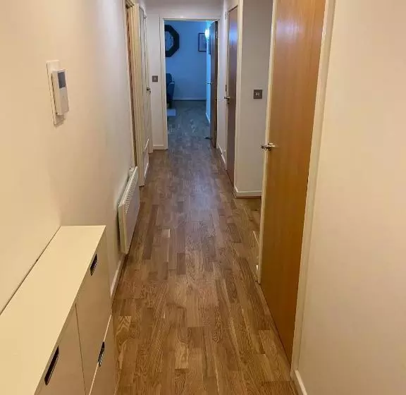 ペンション Room With Private Bathroom Royal Victoria Excel O2 Arena London