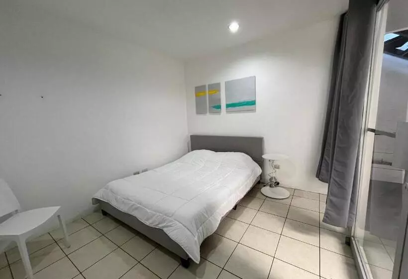 پانسیون Sjo Oasis Hostel