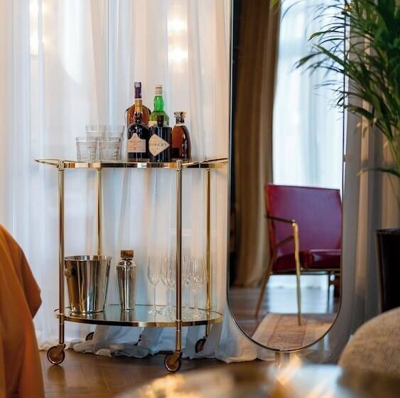 Zorba&bond Hotel On The 8th