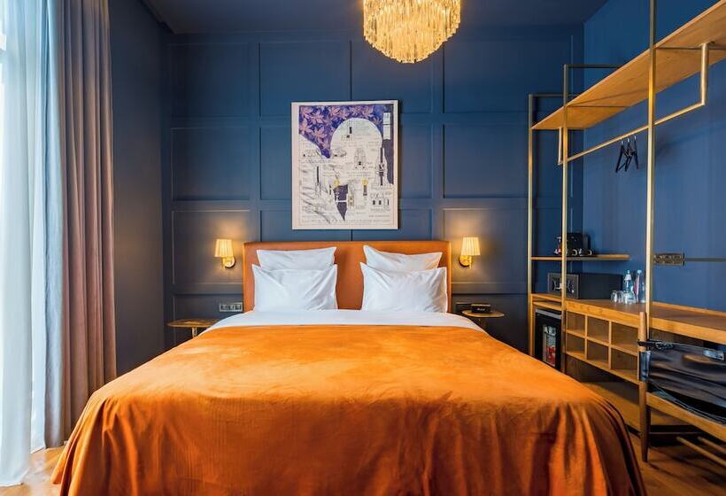 Zorba&bond Hotel On The 8th