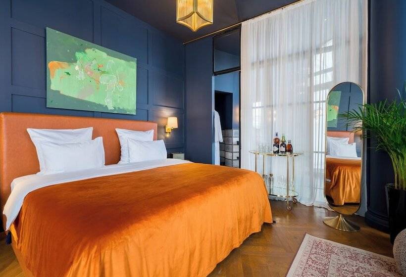 Zorba&bond Hotel On The 8th