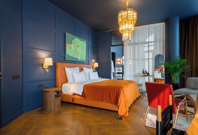 Zorba&bond Hotel On The 8th