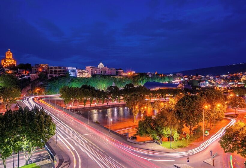 Zorba&bond Hotel On The 8th