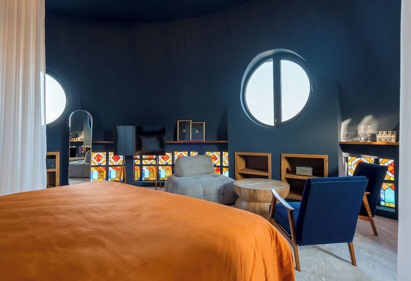 Zorba&bond Hotel On The 8th