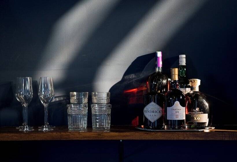 Zorba&bond Hotel On The 8th