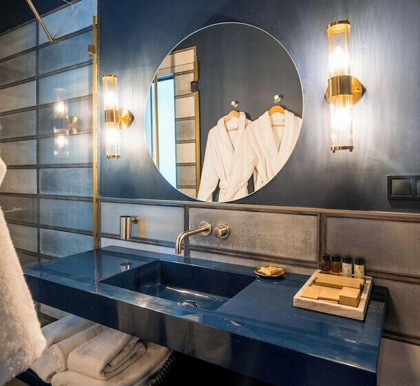 Zorba&bond Hotel On The 8th