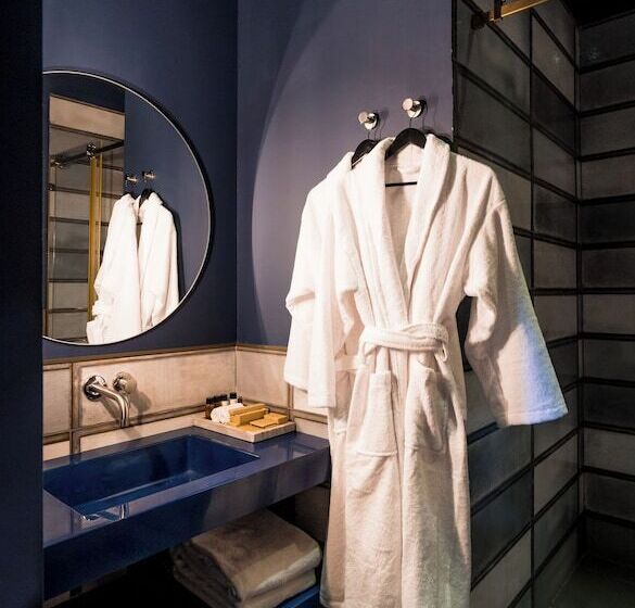 Zorba&bond Hotel On The 8th