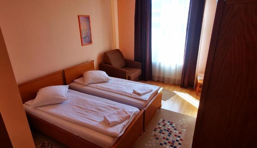 تختخواب و صبحانه Rákóczi Center