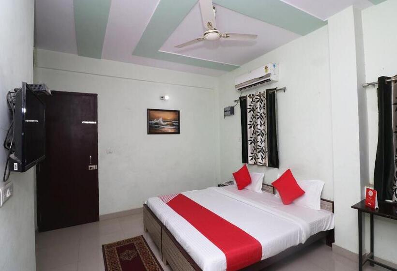 هتل Oyo Chaitenya Home Stay