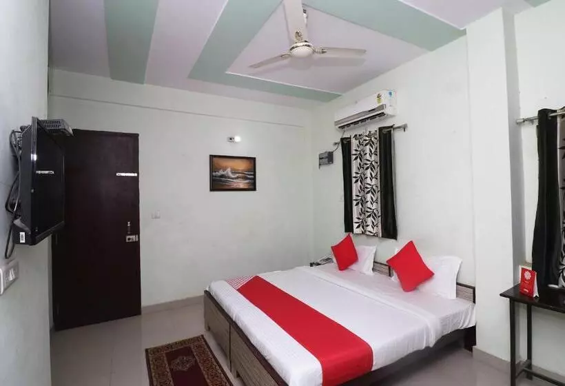 هتل Oyo Chaitenya Home Stay