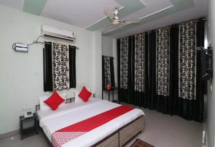 هتل Oyo Chaitenya Home Stay