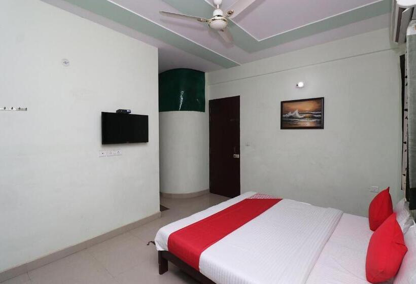 هتل Oyo Chaitenya Home Stay