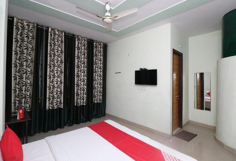 هتل Oyo Chaitenya Home Stay