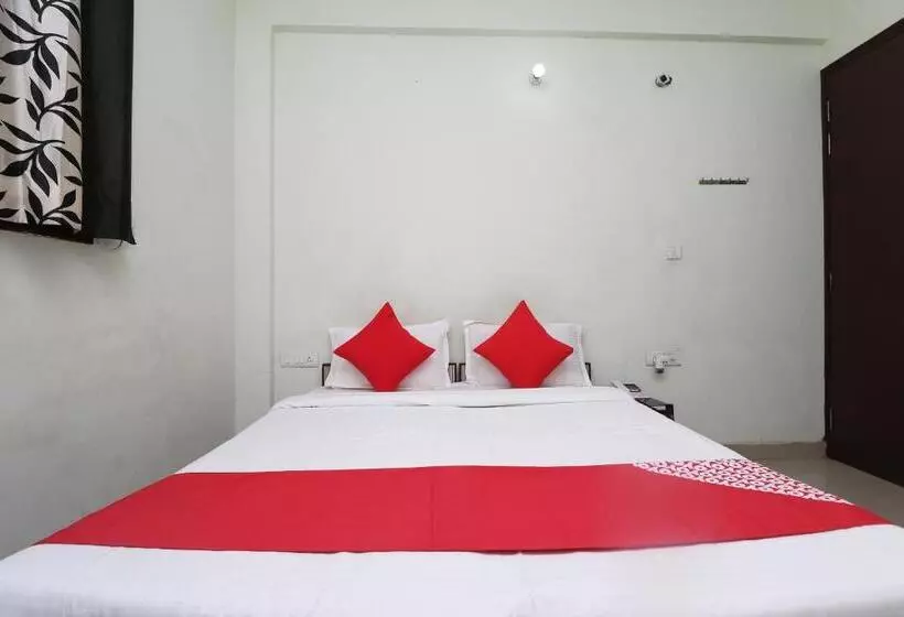 هتل Oyo Chaitenya Home Stay