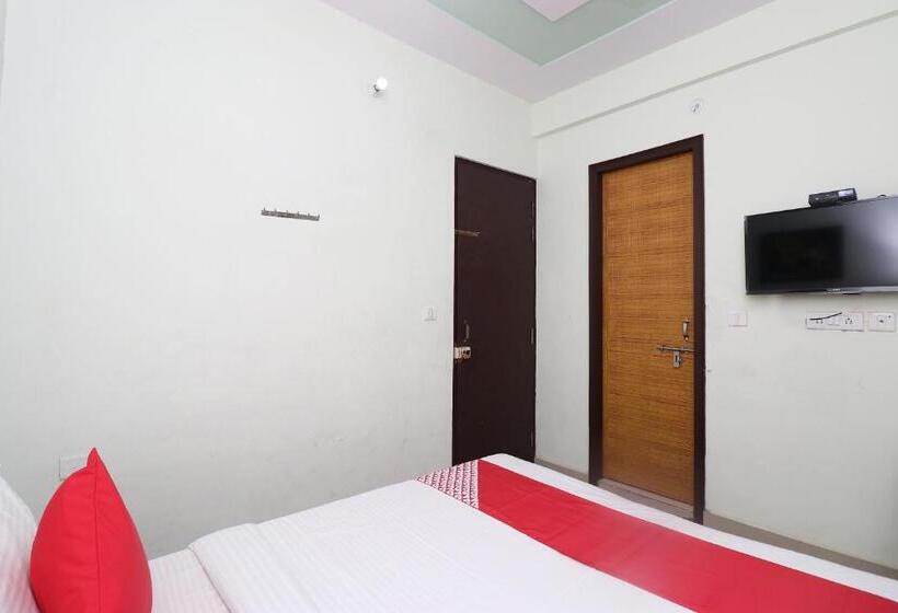 هتل Oyo Chaitenya Home Stay