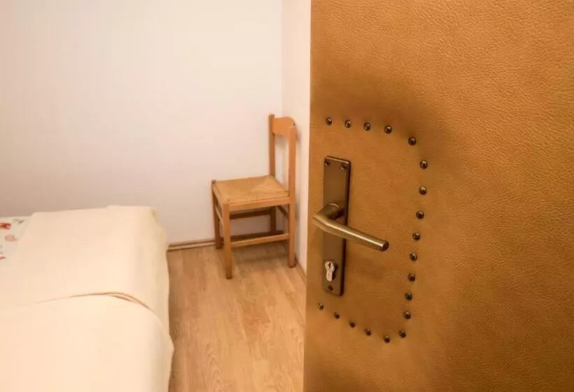 تختخواب و صبحانه Accommodation Resman