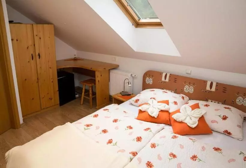 تختخواب و صبحانه Accommodation Resman