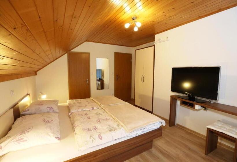 تختخواب و صبحانه Accommodation Resman